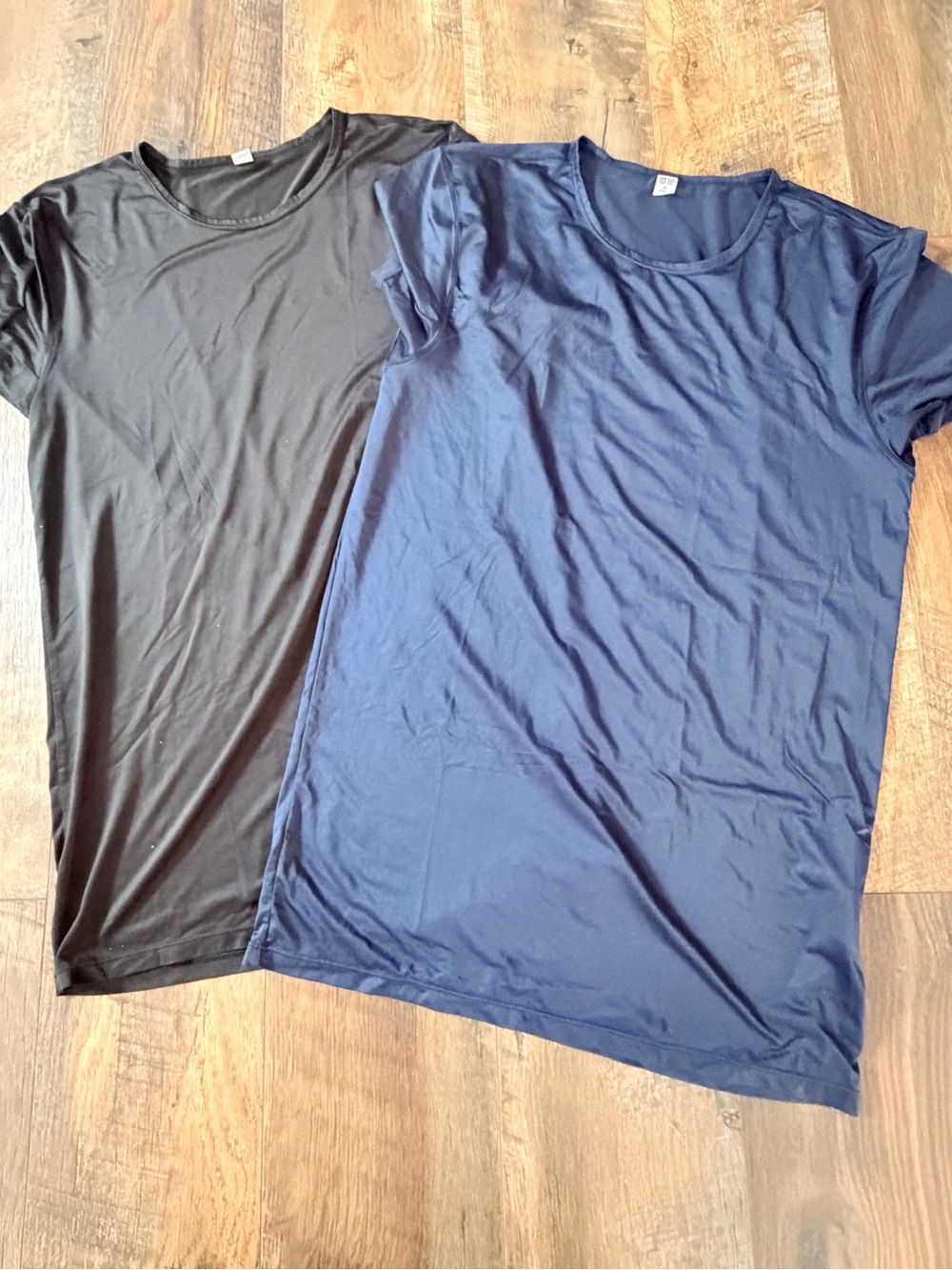 Uniqlo Men’s Short Sleeve Crewneck Tee - Black & Navy XSmall workout gym shirts